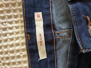 Pantalón Levi's Slim y Top azul oscuro Talla M