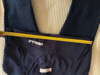 Pantalón Levi's Slim y Top azul oscuro Talla M
