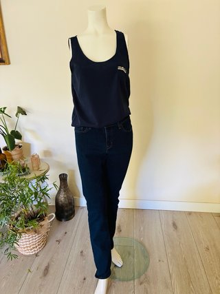 Pantalón Levi's Slim y Top azul oscuro Talla M