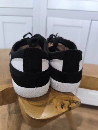 Zapatillas Munich Negras y Blancas