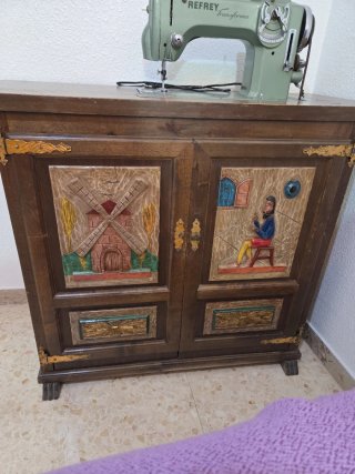 Mueble Máquina de Coser Refrey