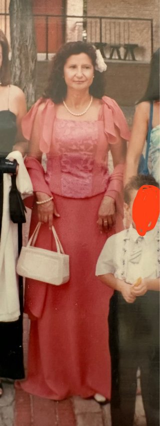 Conjunto de falda y top naranja para fiestas.