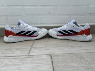 Zapatillas Adidas courtquick Padel Blancas y Rojas