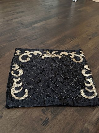 Falda corta lentejuelas negra y dorada ZARA