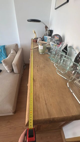 Mueble bajo de madera para salón