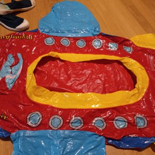 Barca hinchable avión / niño
