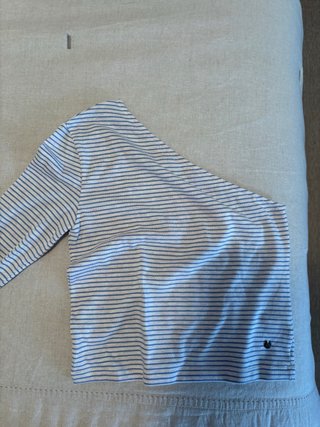 Camiseta manga larga hombro descubierto