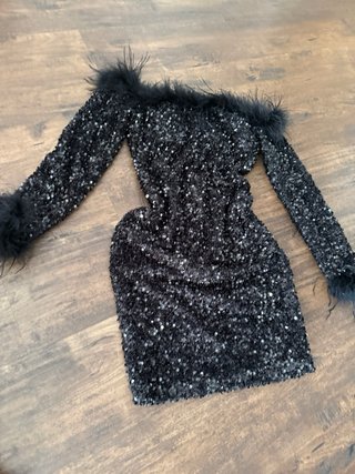Vestido negro lentejuelas plumas ZARA