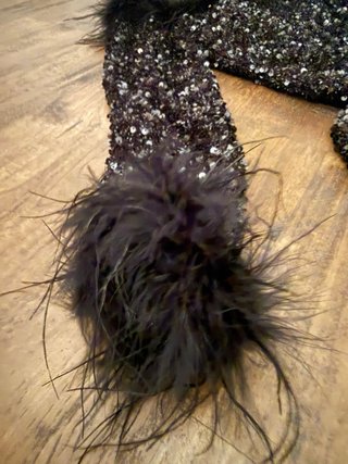 Vestido negro lentejuelas plumas ZARA