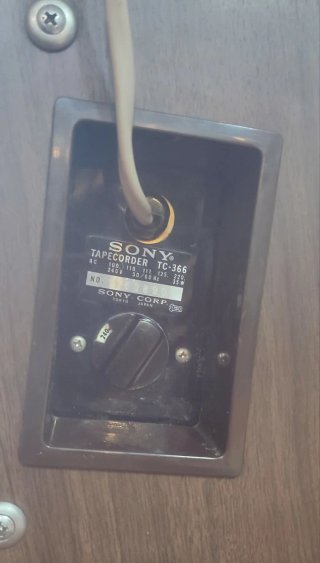 Magnetófono Sony TC-366