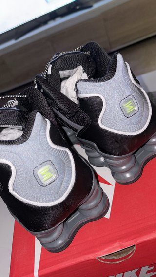 Zapatillas Nike Shox R4 Negro Gris