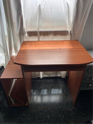 Escritorio de madera