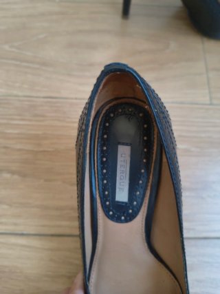 Zapatos de tacón azul marino