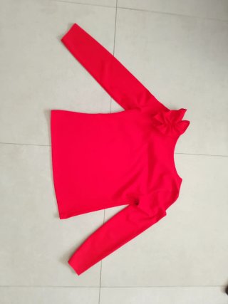 Top rojo manga larga con lazo