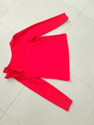 Top rojo manga larga con lazo