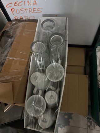 Juego de platos, vasos y envases