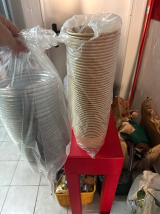 Juego de platos, vasos y envases
