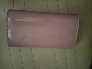 Cartera de mano salmón con cadena
