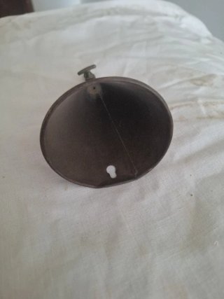 Embudo antiguo con llave de corte