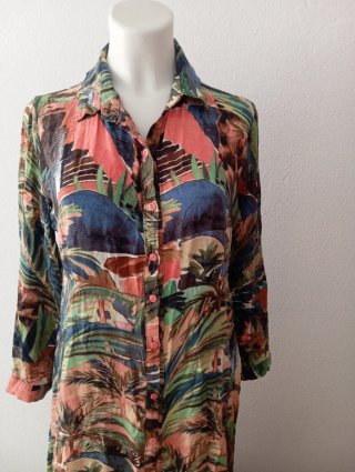 Vestido camisero estampado tropical