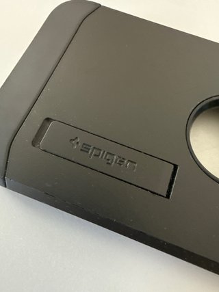Custodia Spigen iPhone 13 Nera