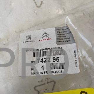 REJILLA PARAGOLPE DELANTERO PEUGEOT 3008 NUEVO