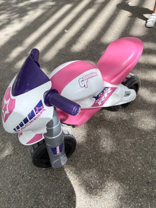 Moto de juguete infantil rosa y blanca