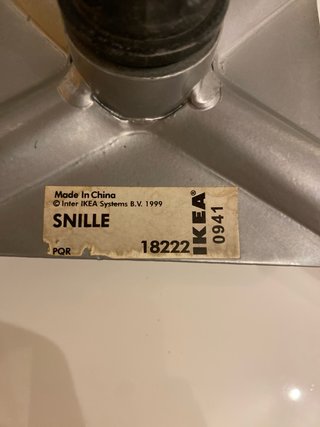 Silla de oficina blanca con ruedas Ikea