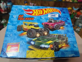Caja 18 sobres Panini Hot Wheels On The Road