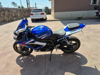 Suzuki GSXR 750 K7 Azul y Blanca