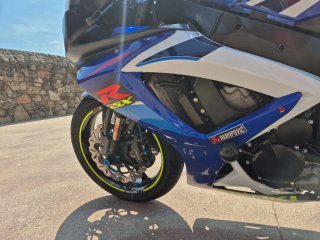 Suzuki GSXR 750 K7 Azul y Blanca