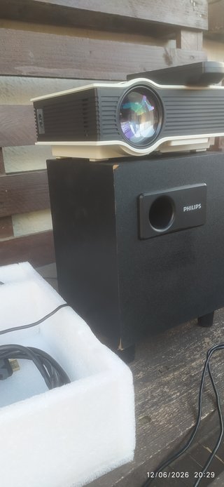 Pack Cine en Casa: Proyector + Altavoces Philips