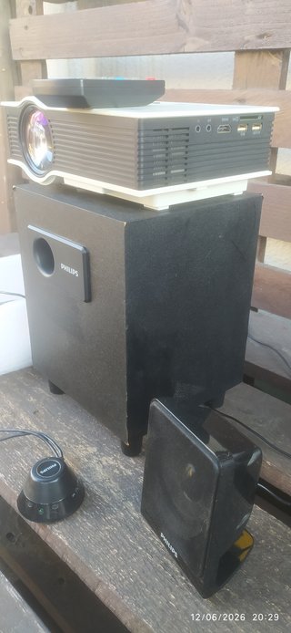 Pack Cine en Casa: Proyector + Altavoces Philips