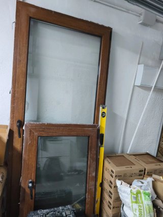 Puerta balconera y ventana PVC practicables, roble
