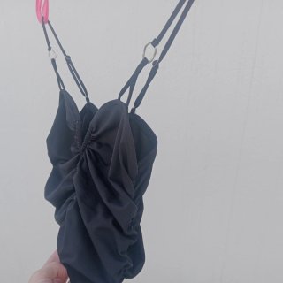 Top crop negro fruncido