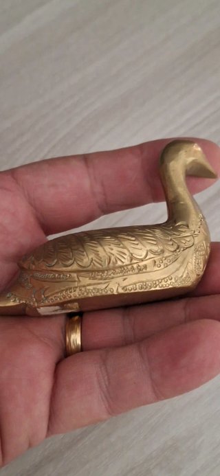 Papera in ottone decorata