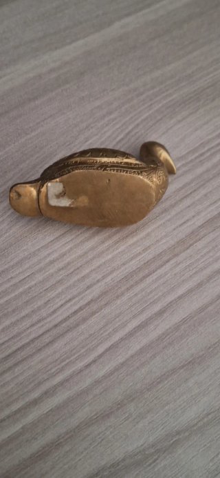 Papera in ottone decorata