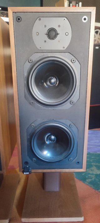 Altavoces Bowers & Wilkins DM 14