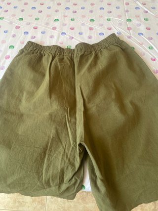 Bermuda verde oliva talla L