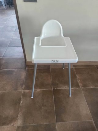 Trona Ikea con bandeja