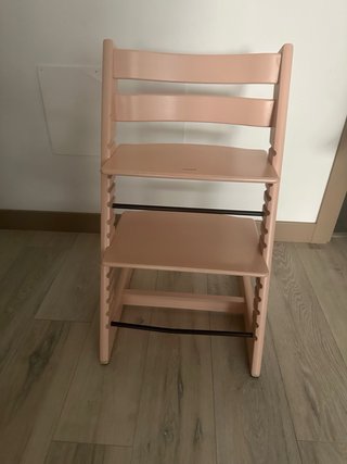 Silla Stokke Rosa + Accesorios