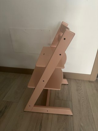 Silla Stokke Rosa + Accesorios