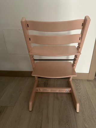 Silla Stokke Rosa + Accesorios