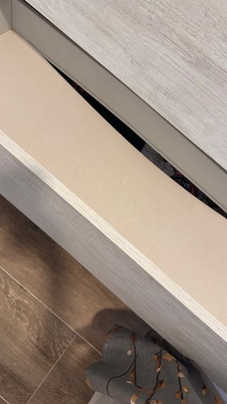 Dormitorio completo: canapé y mesitas.
