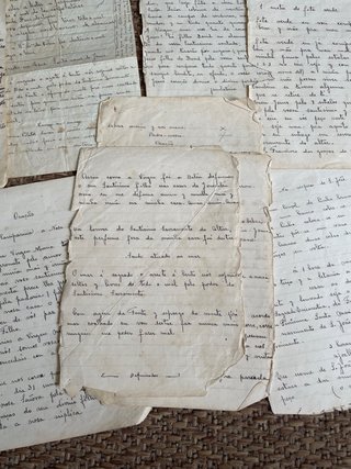 Manuscritos de oraciones y rituales con plantas