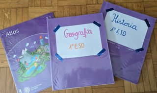 Lote de libros de texto de 1 ESO IES Ordoño II