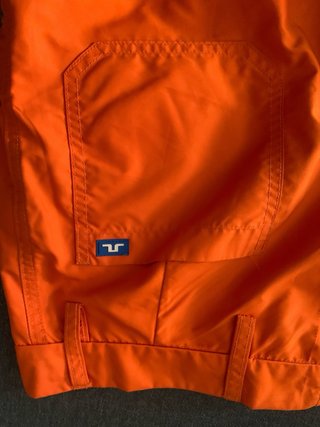 Pantalón corto color Naranja de la Marca Lindberg