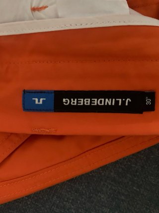 Pantalón corto color Naranja de la Marca Lindberg