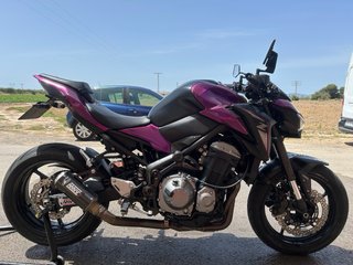 Kawasaki Z900 Negra/Morada