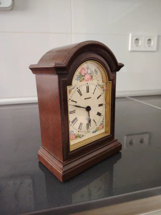 Reloj de sobremesa alemán Quartz. 19 x 13